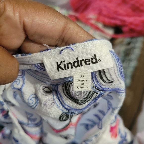 Kindred Embroidered White and Pink Women's Top 3X - Picture 7 of 8